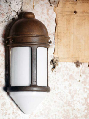 Настенный фонарь Постиерла (Альдо Бернарди, Италия), из литой латуни