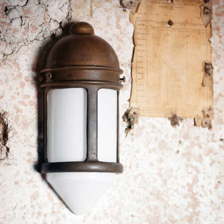 Настенный фонарь Постиерла (Альдо Бернарди, Италия), из литой латуни
