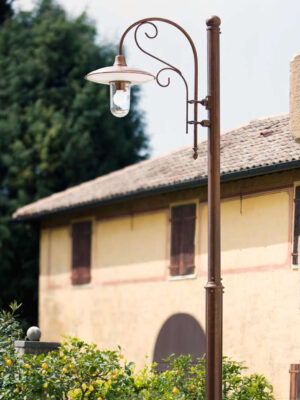 Уличный фонарь Отэлло (Альдо Бернарди, Италия), для установки на столб, из латуни