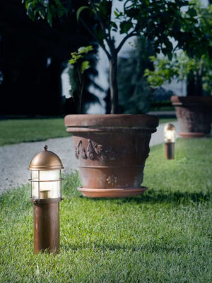 Латунный светильник-столбик Аттила (Альдо Бернарди, Италия), для улицы