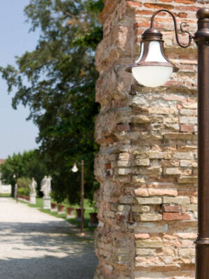 Уличный светильник Лоджия (Альдо Бернарди, Италия) из состаренной литой латуни