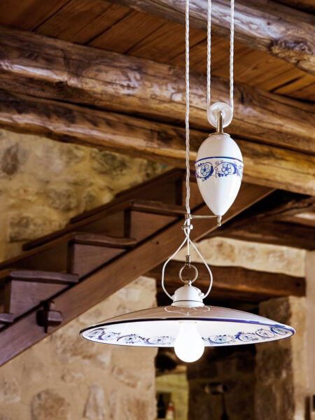 Подвесной светильник Биланца (Альдо Бернарди, Италия), с декорированным противовесом и отражателем света