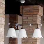 Подвесной светильник Каракои (Альдо Бернарди, Италия), с четырьмя плафонами из молочно-белого стекла