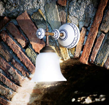 Настенный светильник Каракои (Альдо Бернарди, Италия), с плафоном из молочно-белого стекла