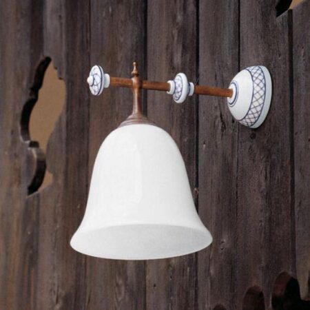 Настенный светильник Каракои (Альдо Бернарди, Италия), с большим плафоном из молочно-белого стекла