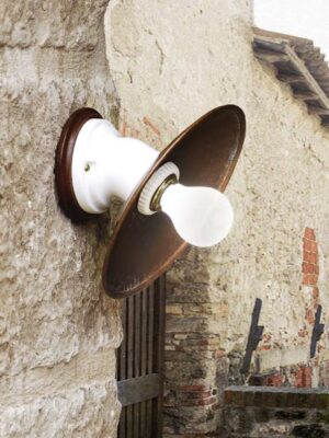 Настенный светильник-бра Поларе (Альдо Бернарди, Италия), из керамики белого цвета, с медным рассеивателем света