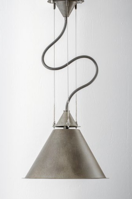 Подвесной металлический светильник Кала (Альдо Бернарди, Италия)